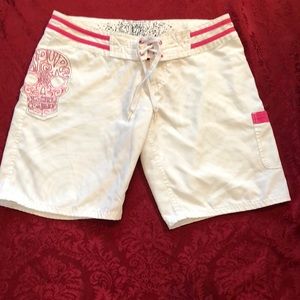 Empyre Sz 5 WOMAN’S white board shorts with pink skull , not Junior size!